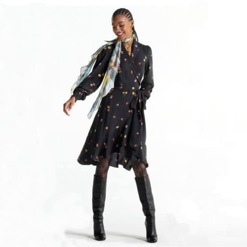 Cabi Divine Dress size Medium #4391. NWT
Elegant Black Floral Wrap Dress